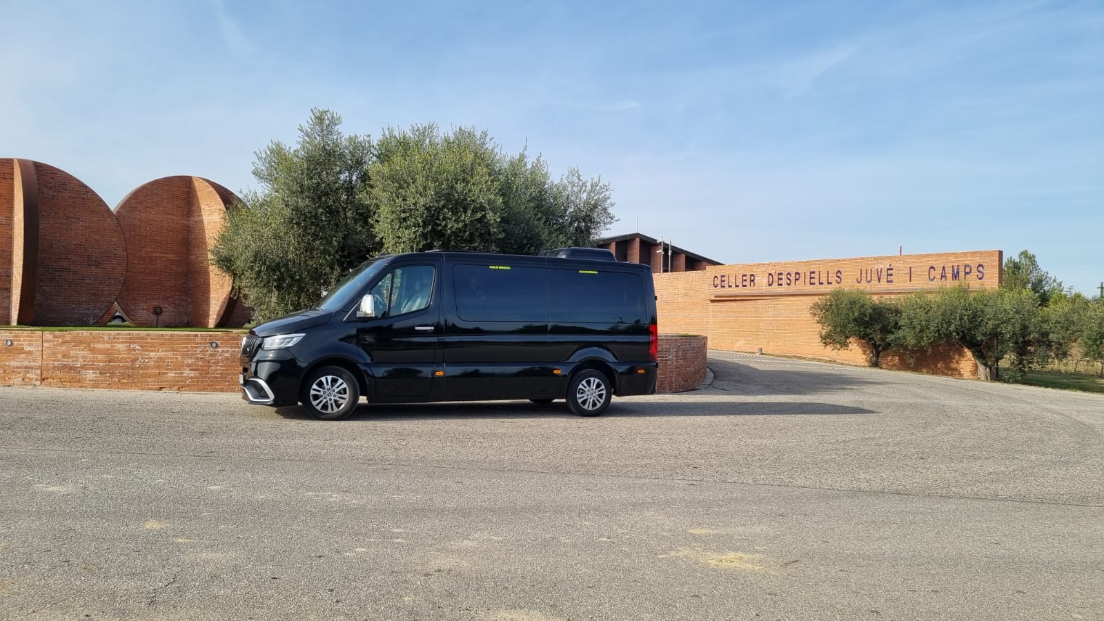Vehículos de lujo con conductor para empresas, eventos y traslados en Barcelona